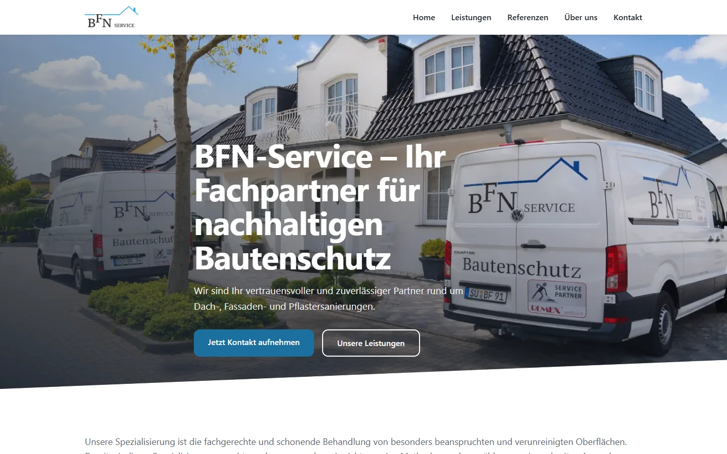 Startseite von bfn-service.de: Kopfbereich mit Firmenlogo, Navigation und großem Hintergrundbild eines sanierten Hauses